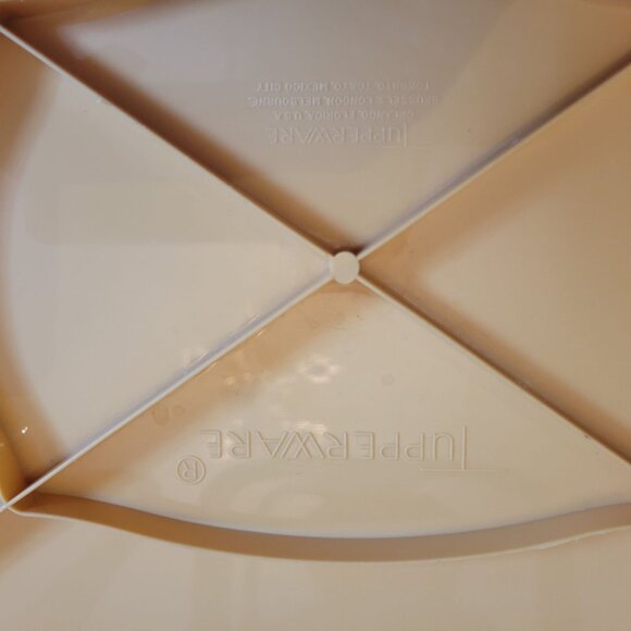 Vintage Yellow Tupperware Cake Carrier With Handle & Lid Model 9-329 - Picture 4 of 5